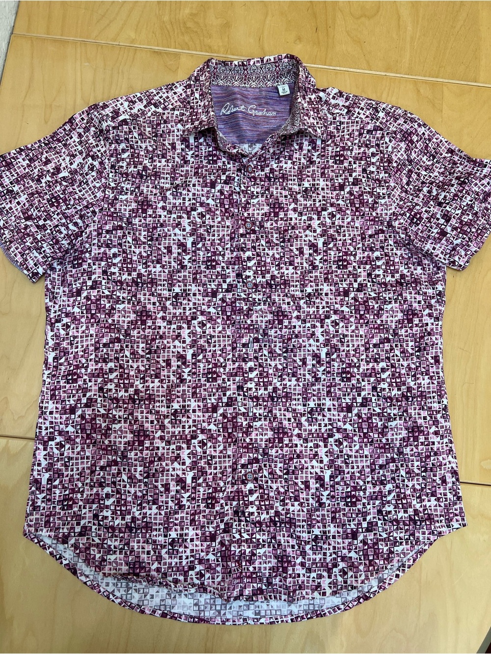 Robert Graham Short-Sleeve Button-Down Shirt in Pink and White Geo Print size M